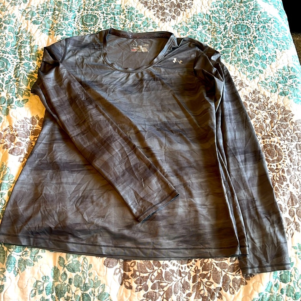 Lightweight  top under armour heat gear